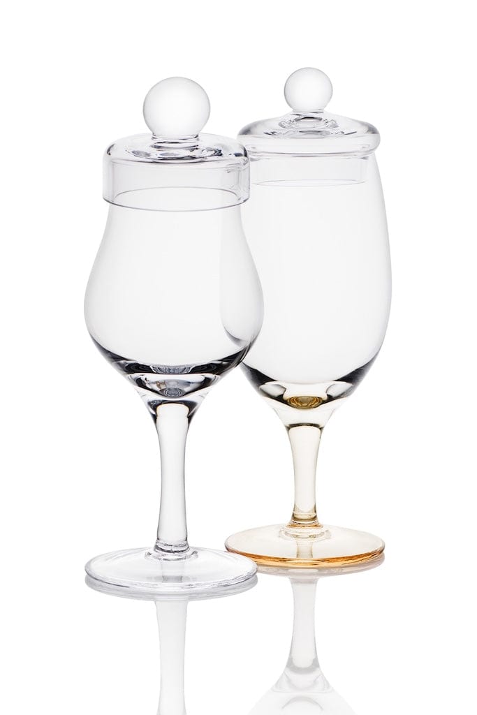 In this photo Amber Tasting Box – 2 Hand-Blown Whisky Glasses with Lids – Amber Glass Mood4whisky