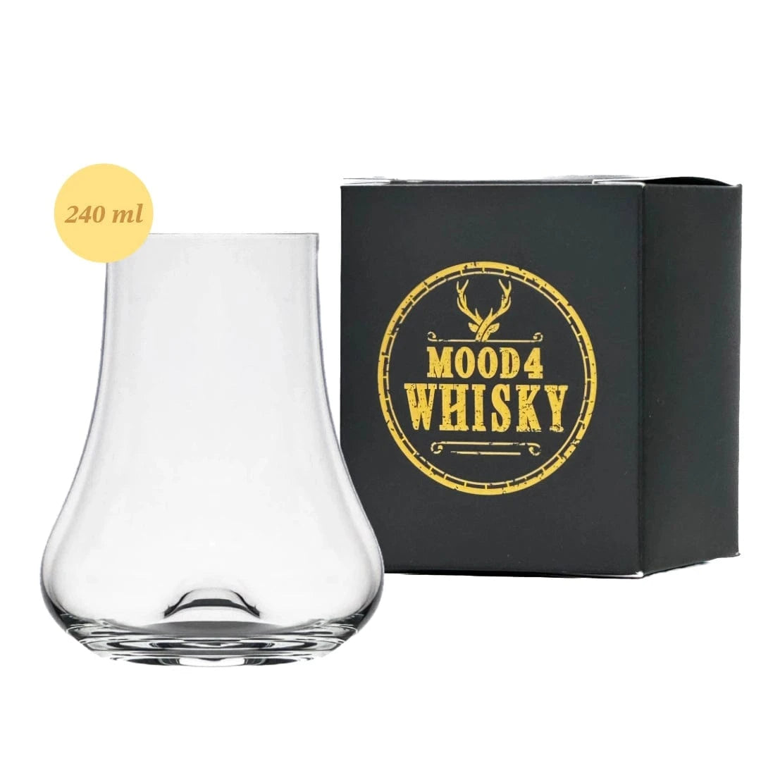 In this photo Royal Whisky Glass – Tulip Design – 240 ml – Gift Carton Mood4whisky
