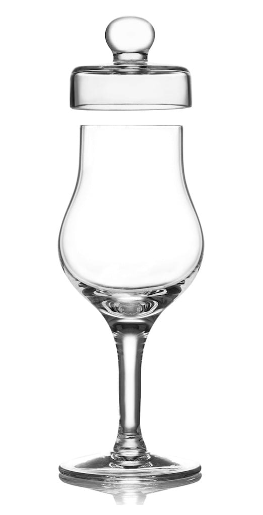 In this photo Whisky Glass G100 – 100 ml – with Lid – Hand-Blown – Amber Glass Mood4whisky