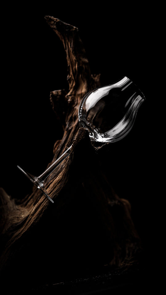 In this photo Whisky Glass G600 – 200 ml – Hand-Blown – Amber Glass Mood4whisky