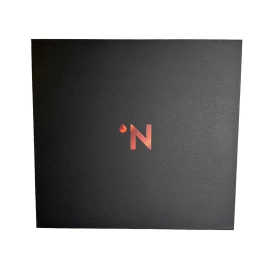 In this photo 55&46° North – Decanter – Charred Oak – 700 ml – Glass Sides MoodCompanyNL