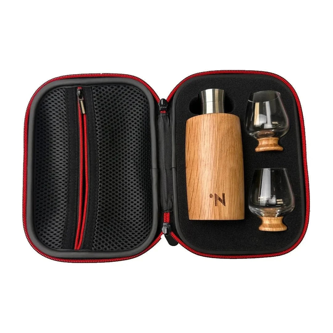 In this photo 55&46° North – Outdoor Set – American Oak – Gift Box MoodCompanyNL