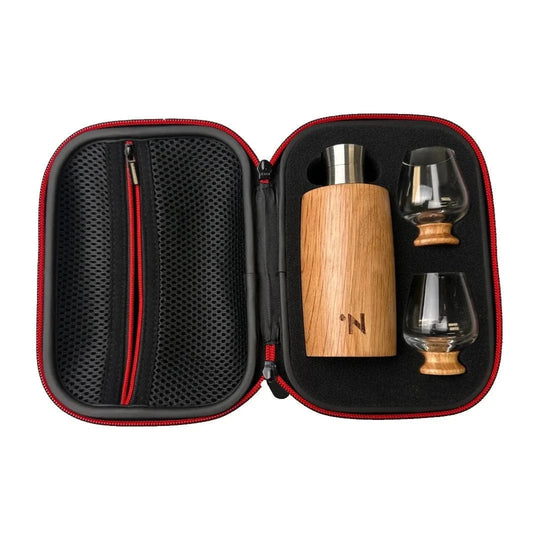 In this photo 55&46° North – Outdoor Set – American Oak – Gift Box MoodCompanyNL