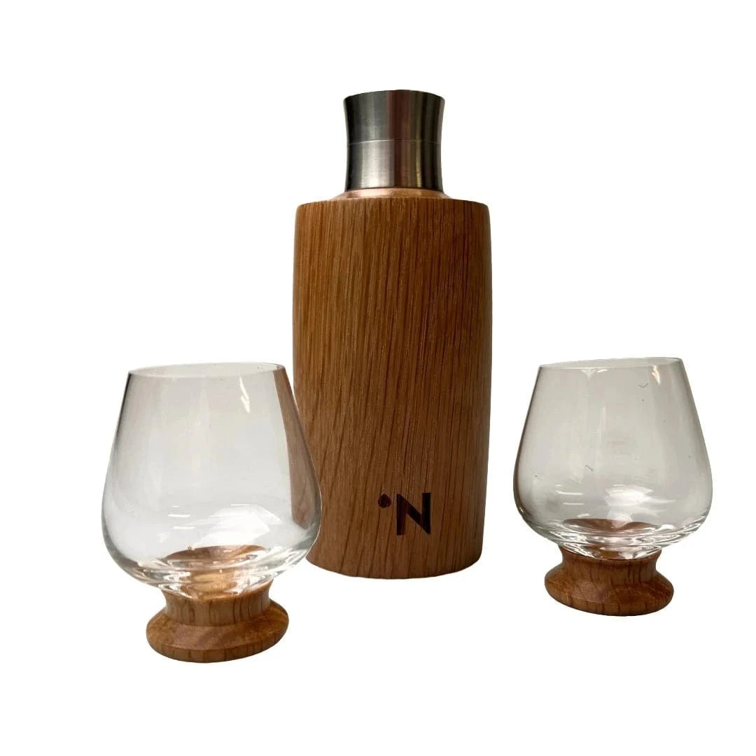In this photo 55&46° North – Outdoor Set – American Oak – Gift Box MoodCompanyNL