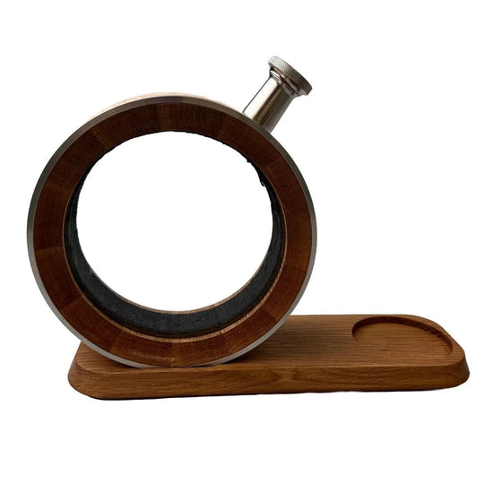 In this photo 55&46° North – Porthole Decanter – Charsed Oak – 500 ml MoodCompanyNL