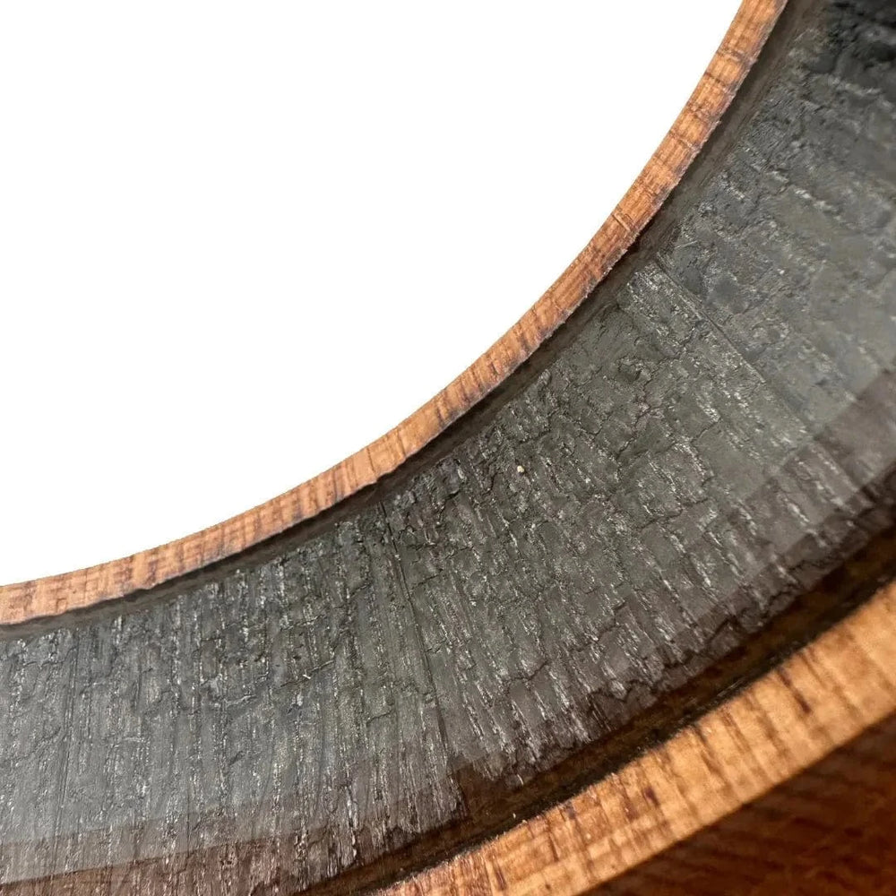 In this photo 55&46° North – Porthole Decanter – Charsed Oak – 500 ml MoodCompanyNL