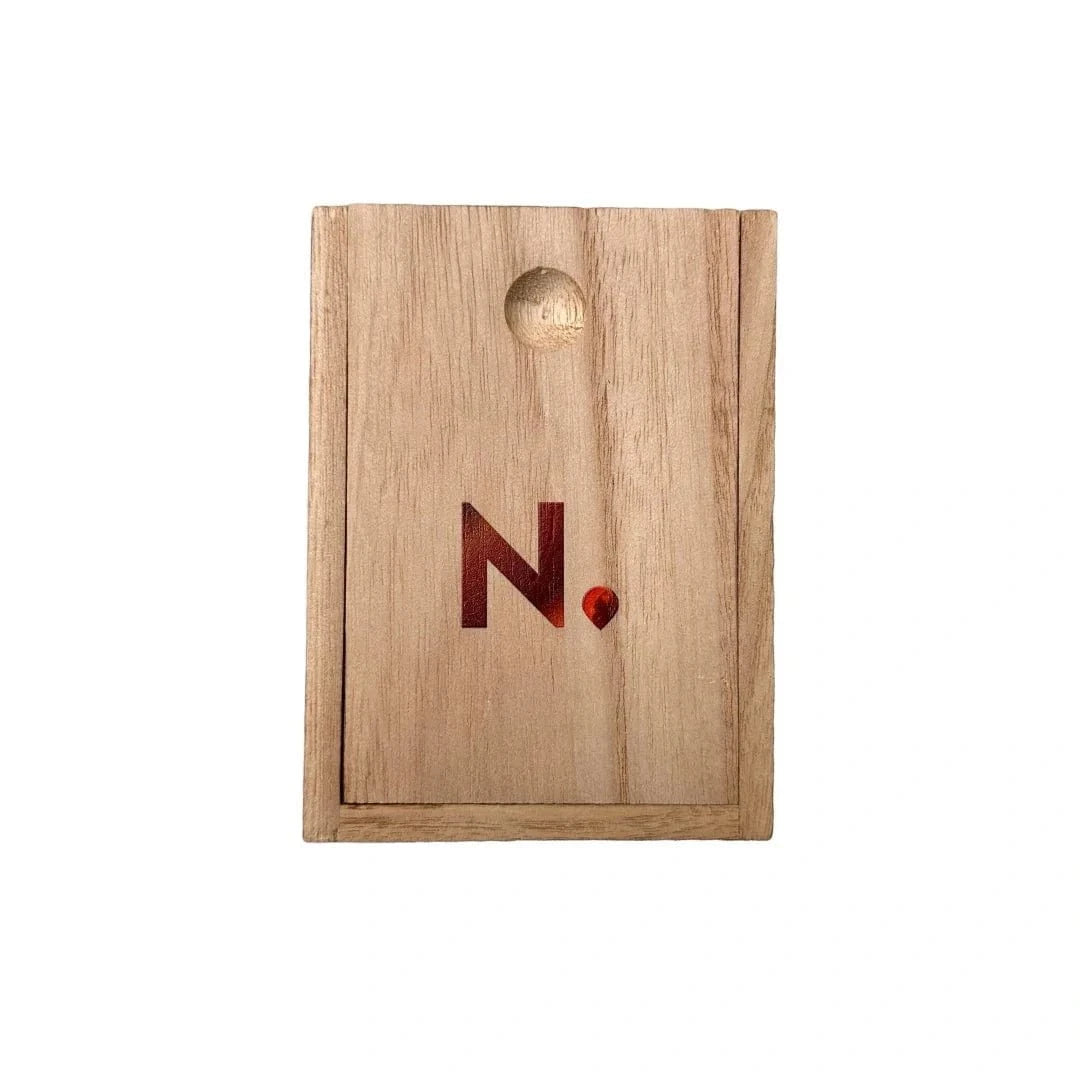 In this photo 55&46° North – Whisky Cup – Oak Wood – Wooden Box – 50 ml MoodCompanyNL
