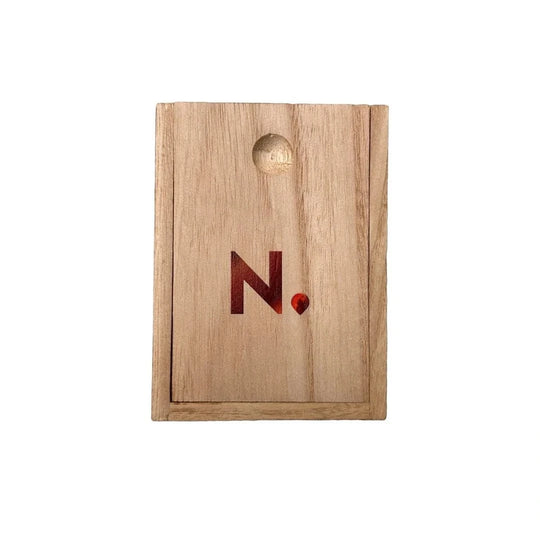 In this photo 55&46° North – Whisky Cup – Oak Wood – Wooden Box – 50 ml MoodCompanyNL