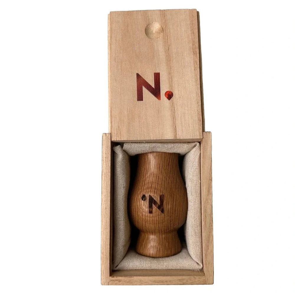 In this photo 55&46° North – Whisky Cup – Oak Wood – Wooden Box – 50 ml MoodCompanyNL